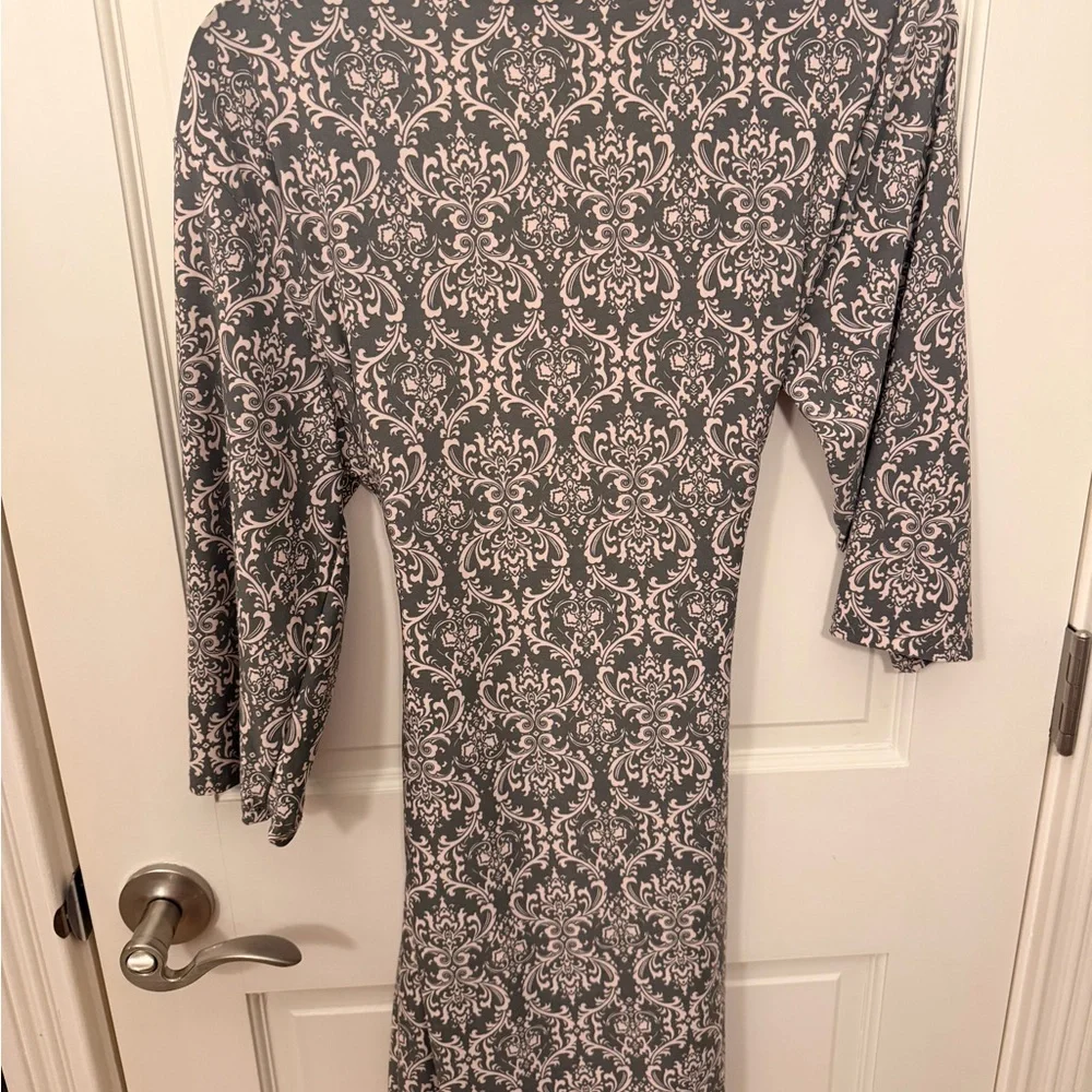 Rene Rofe Gray and Pink Patterned Women's Robe - Picture 7 of 7